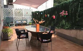 apartamento con amplia terraza cerca del hospital clínico